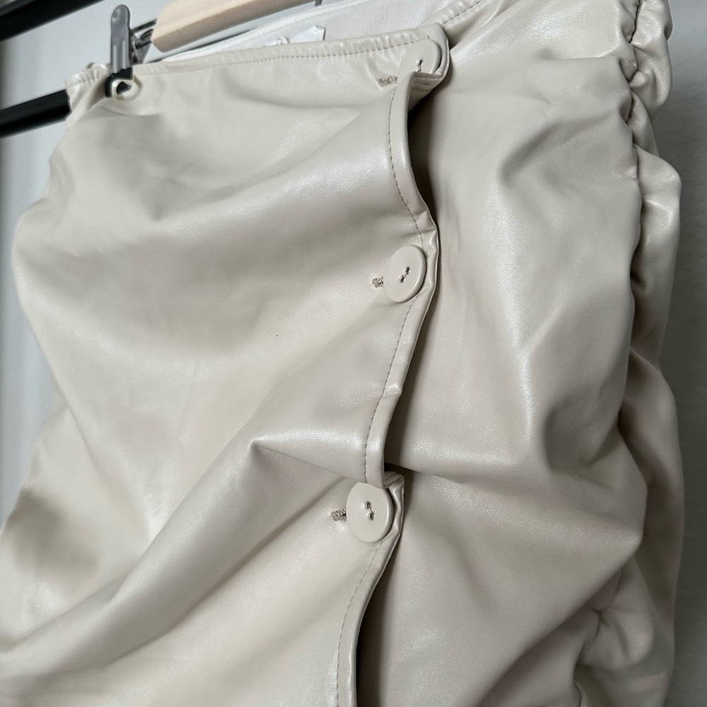 Mulla | Mini Skirt - Picture 4 of 7